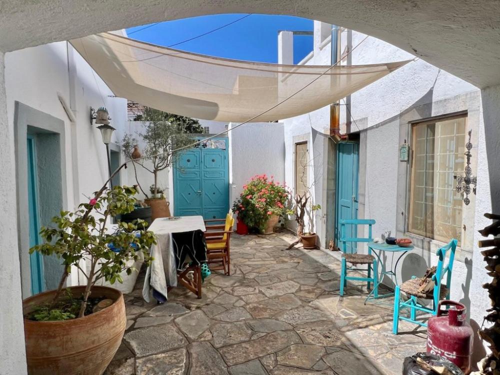Kreta, Limnes: Charmantes Dorfhaus mit schönem Innenhof und Terrasse zu verkaufen