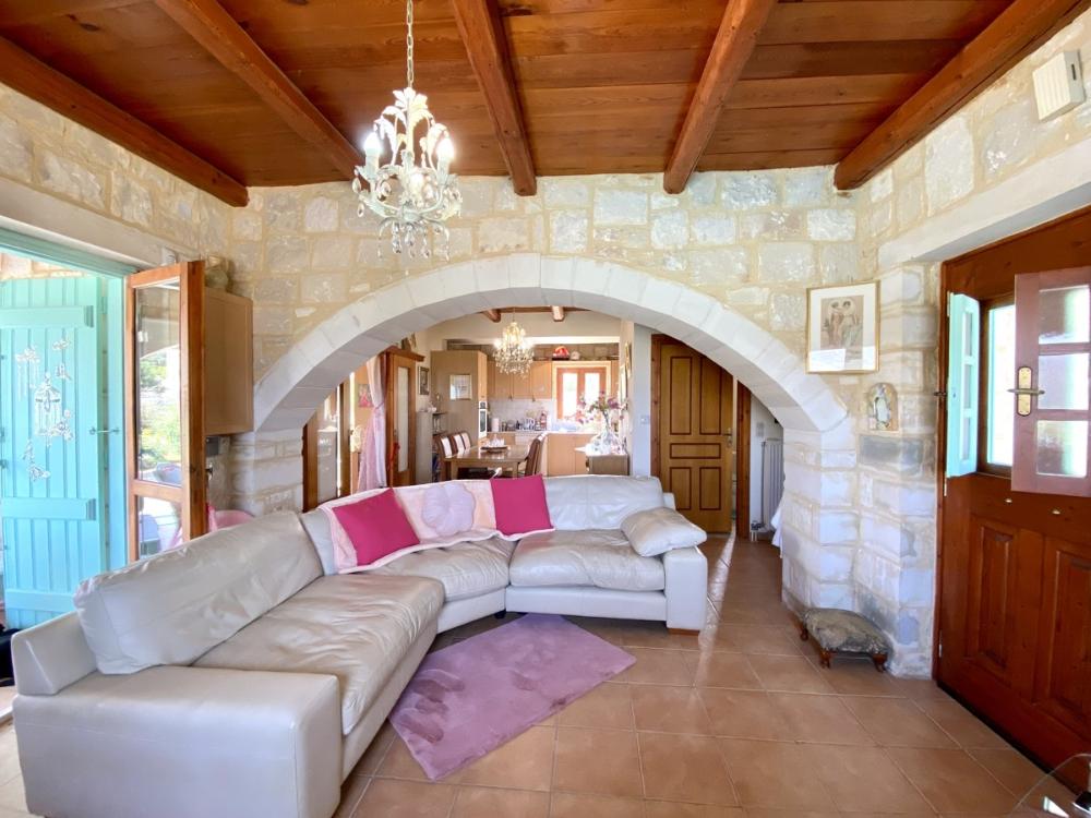 Schönes Steinhaus mit atemberaubendem Meerblick zum Verkauf in Vamos