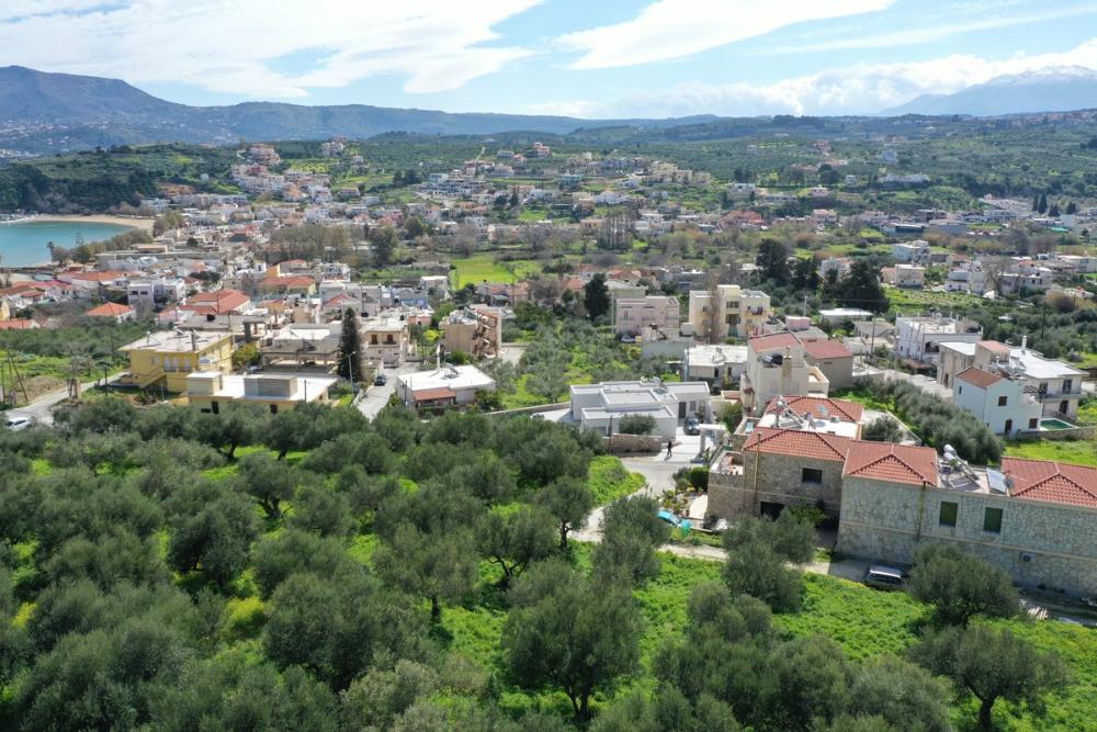 Kréta, Kalyves: Tágas telek tengerre néző kilátással eladó