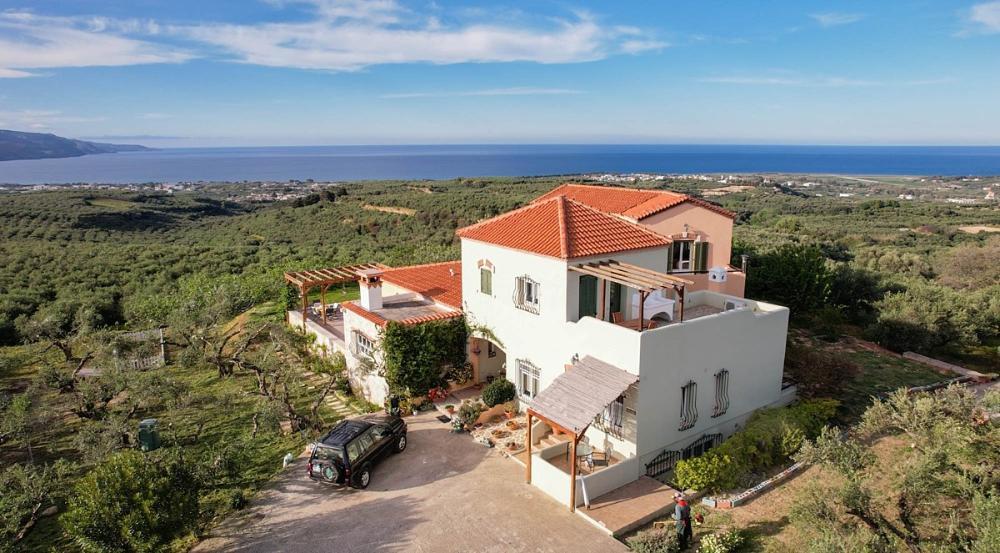 Kreta, Polemarchi: Große rustikale Villa mit tollem Meerblick zu verkaufen