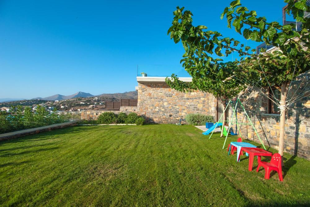 Zum Verkauf auf Kreta: Traumhafte Luxus-Villa mit sieben Zimmern direkt am Meer. atemberaubender Meer- und Insel-Blick. Plaka, Elounda