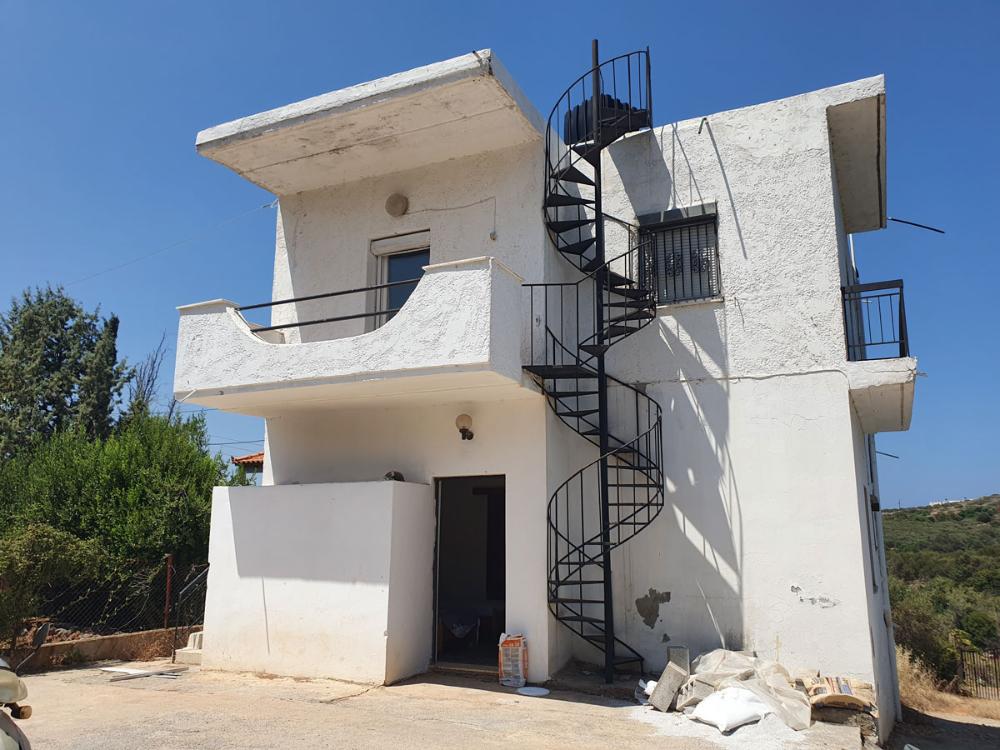Kreta, Sisi: Gebäude mit 2 unabhängigen Wohnungen am Stadtrand zu verkaufen
