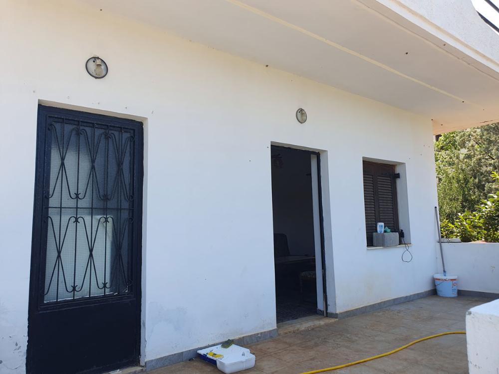 Kreta, Sisi: Gebäude mit 2 unabhängigen Wohnungen am Stadtrand zu verkaufen