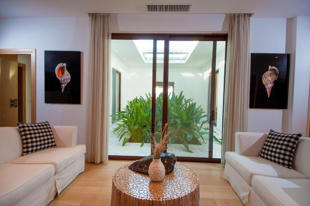 Zum Verkauf auf Kreta: Traumhafte Luxus-Villa mit sieben Zimmern direkt am Meer. atemberaubender Meer- und Insel-Blick. Plaka, Elounda