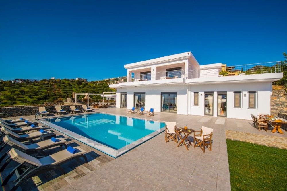 Moderne Villa mit 6 Zimmern und großzügigem Pool - Strand zu Fuß erreichbar