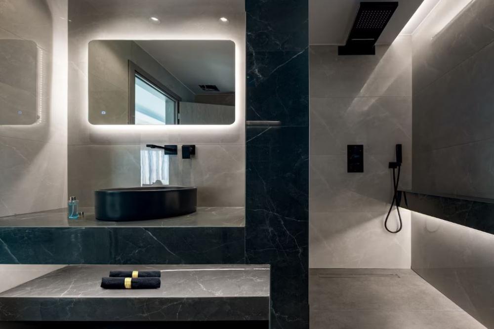 Kreta, Agios Onoufrios: Elegante Villa aus weißem Stein mit Meerblick zu verkaufen