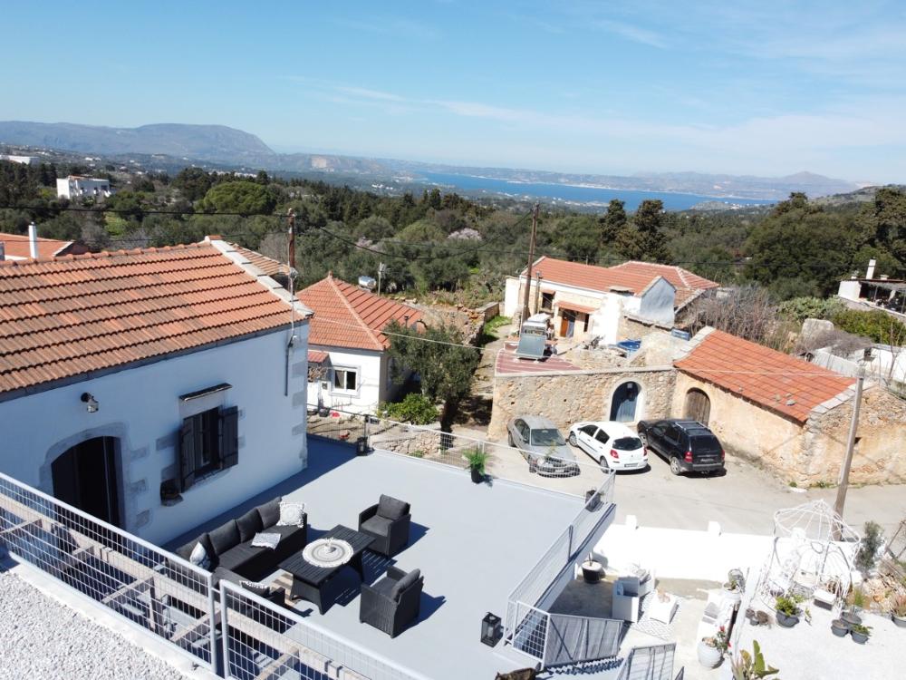 Wunderschön Renovierte Villa mit Meer- und Bergblick zum Verkauf in Xirosterni