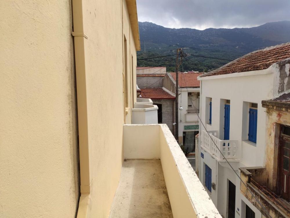 Große Wohnung im ersten Stock im Zentrum von Neapoli, Kreta