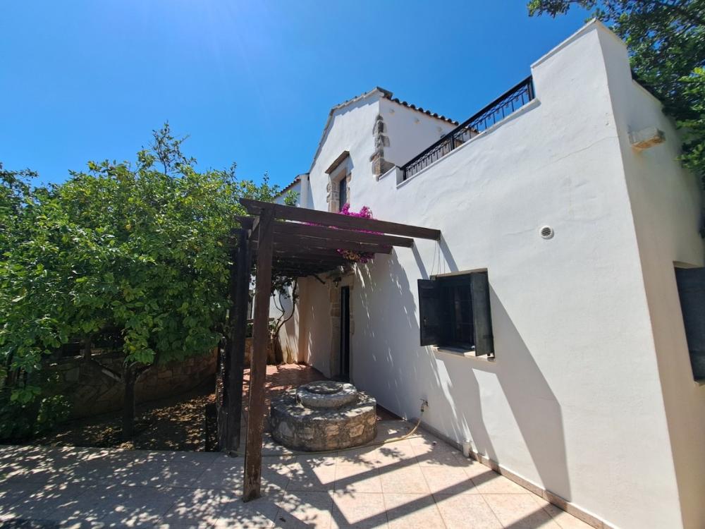 Kréta, Douliana: Felújított kőház medencével és kerttel eladó