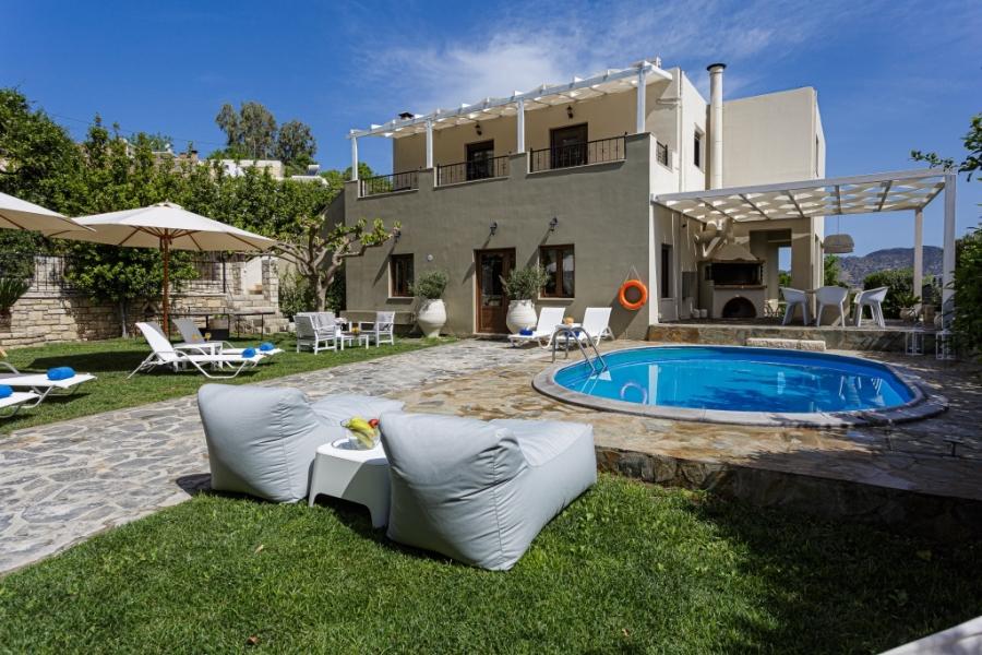 Kreta, Perama: Villa mit 2 Apartments und 1 Studio in Stadtnähe zu verkaufen