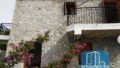 Südkreta, Agia Paraskevi: Zweistöckiges traditionelles Steinhaus zu verkaufen