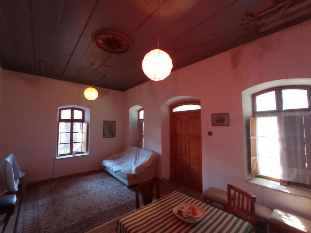 क्रेते, नेपोली: अधूरे गेस्ट हाउस, जैतून के बाग और बगीचे के साथ बड़ा पत्थर का घर बिक्री के लिए उपलब्ध है
