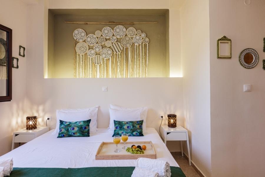Kreta, Perama: Villa mit 2 Apartments und 1 Studio in Stadtnähe zu verkaufen