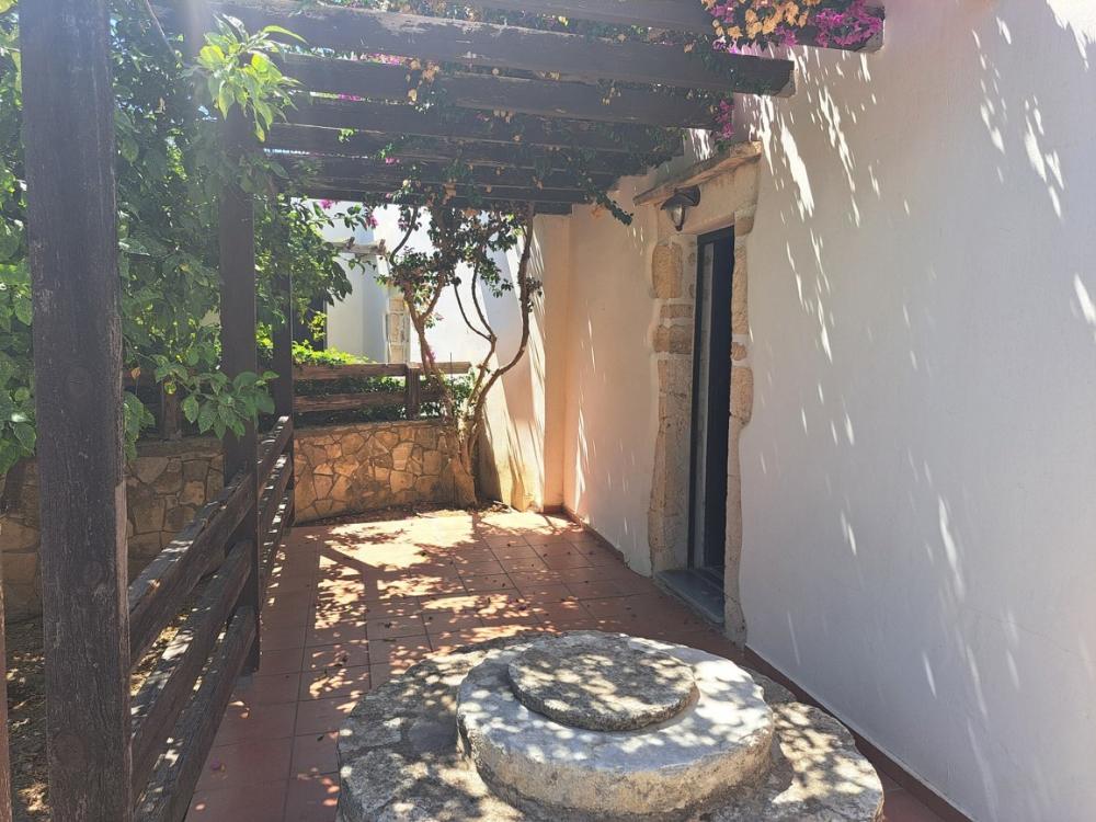 Kréta, Douliana: Felújított kőház medencével és kerttel eladó