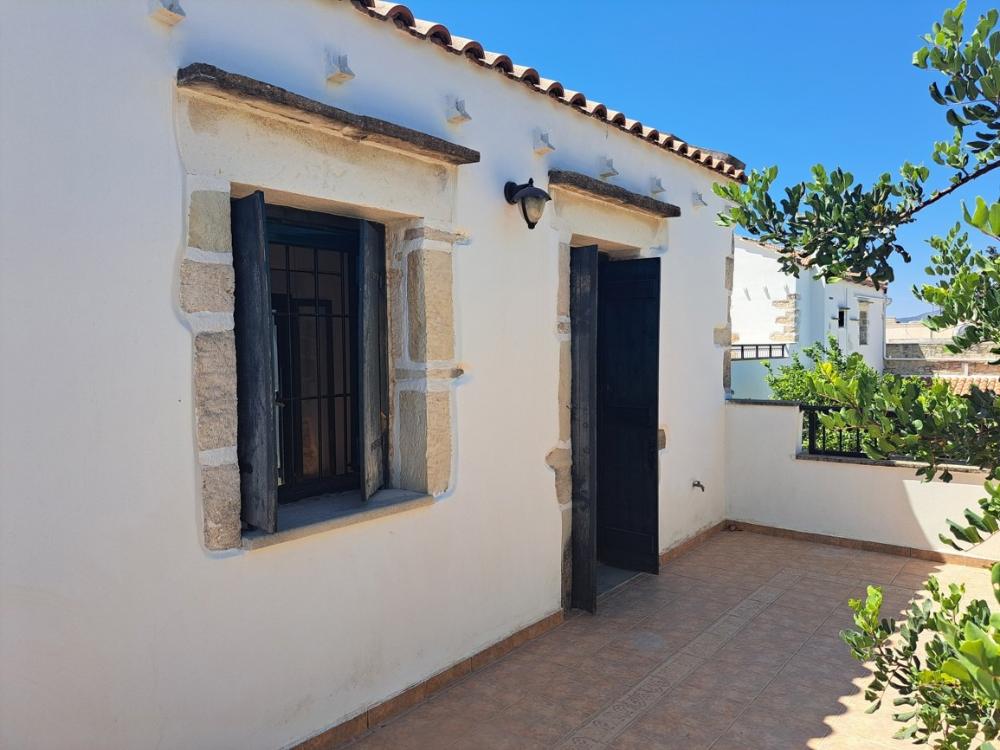 Kréta, Douliana: Felújított kőház medencével és kerttel eladó