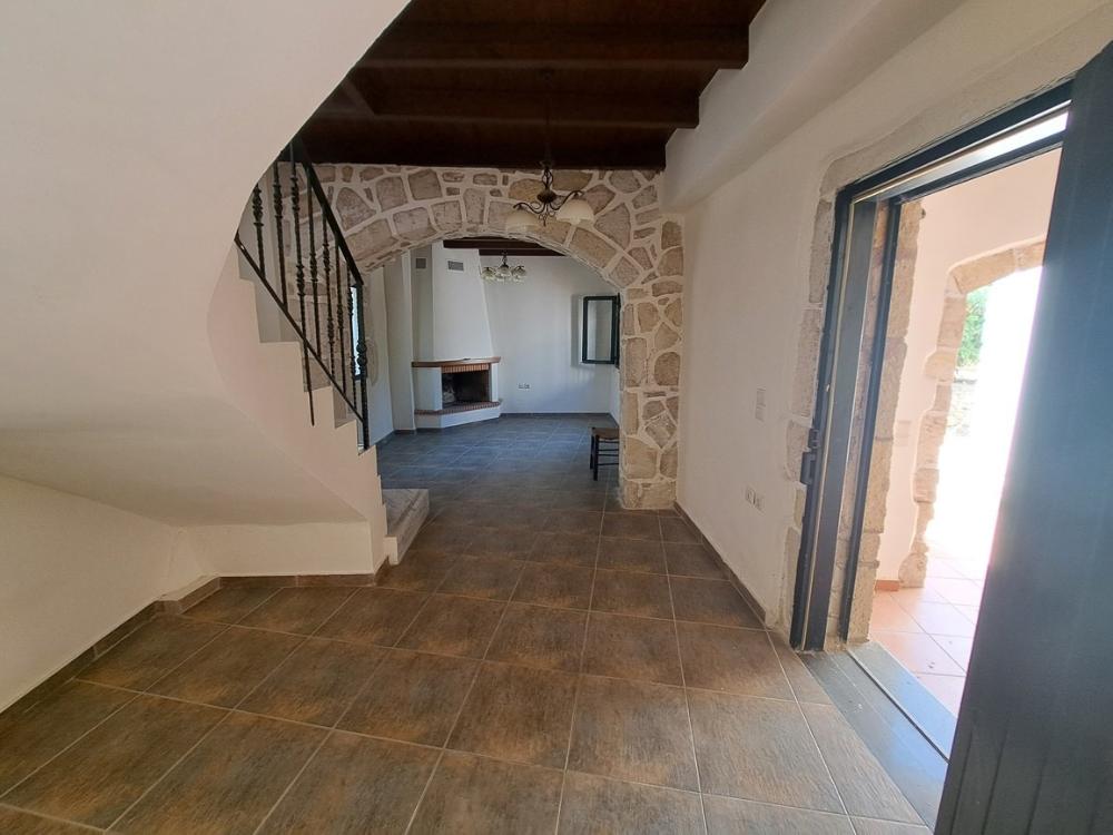 Kréta, Douliana: Felújított kőház medencével és kerttel eladó