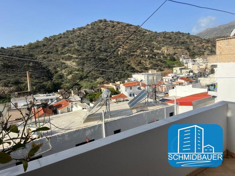 Kreta, Agia Galini: Haus zum Verkauf im Zentrum eines Küstendorfes mit separatem Gästezimmer
