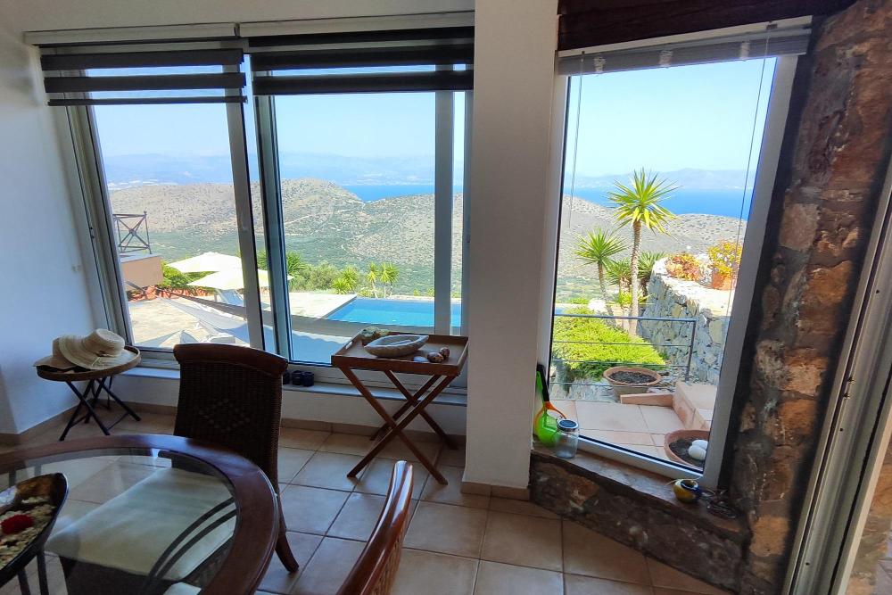 Villa mit Infinity-Pool und atemberaubendem Meerblick