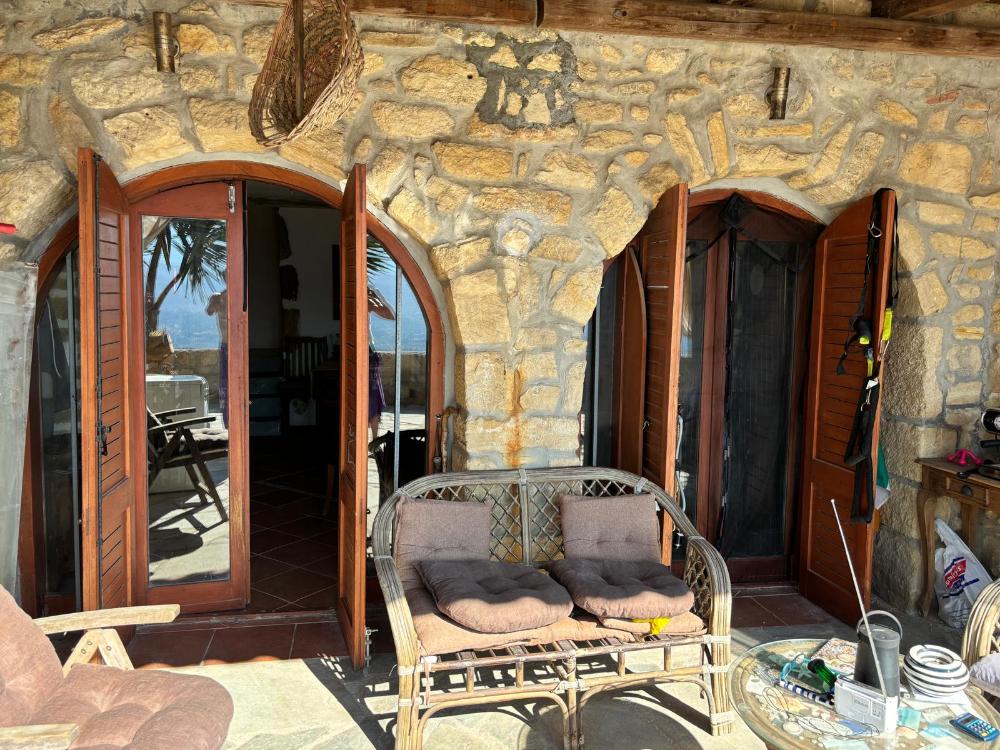 East Crete, Pappagiannades: บ้านหินแบบดั้งเดิมพร้อมสวนขนาดใหญ่เต็มไปด้วยต้นมะกอกสำหรับขาย