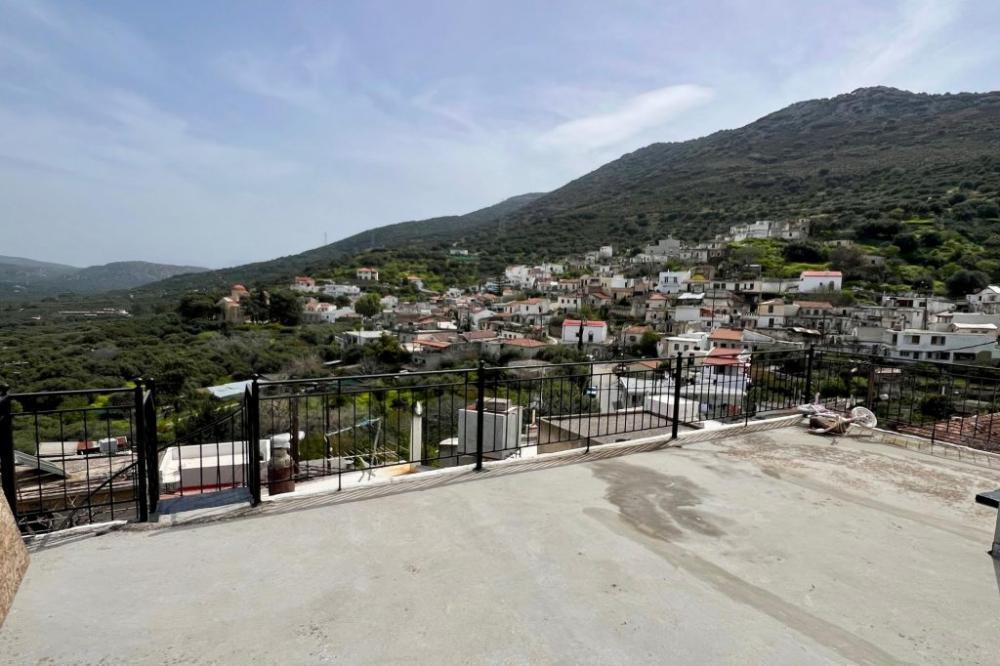 Kreta, Choumeriakos: Charmantes Dorfhaus mit Bergblick zu verkaufen