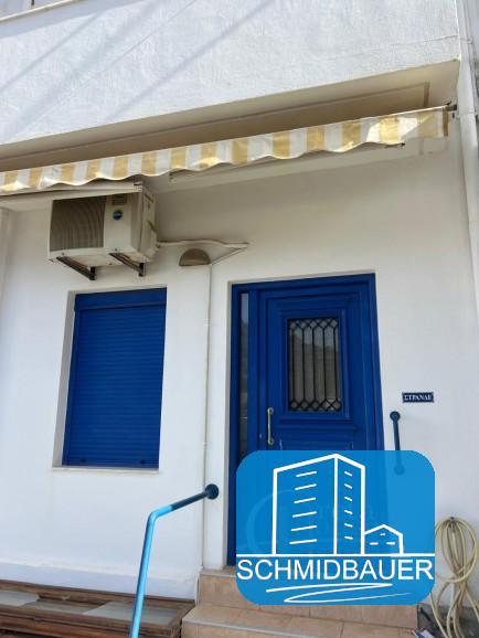 Kreta, Agia Galini: Haus zum Verkauf im Zentrum eines Küstendorfes mit separatem Gästezimmer