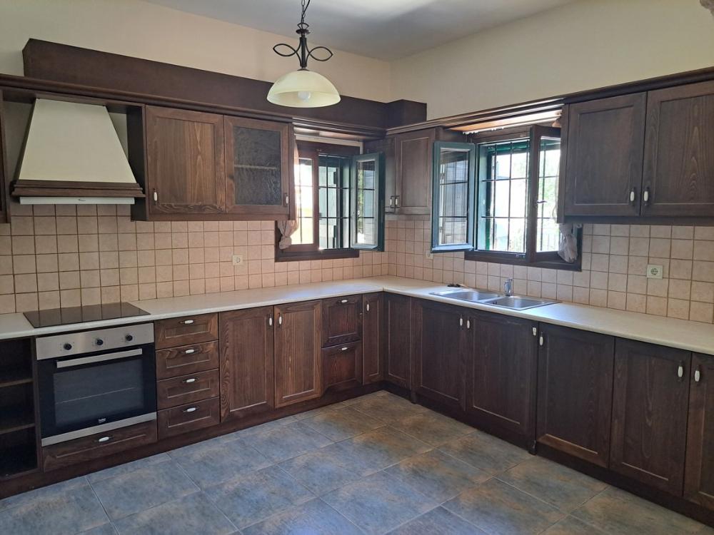 Kréta, Douliana: Felújított kőház medencével és kerttel eladó