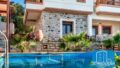 Traditionelle Villa aus Stein mit Swimmingpool auf Kreta