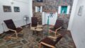 Kreta, Kavousi: Traditionelles Dorfsteinhaus mit Gästehaus zu verkaufen