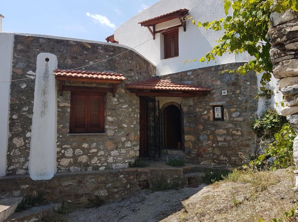 Kreta, Choumeriakos: Renoviertes Steinhaus mit Dachterrasse zu verkaufen