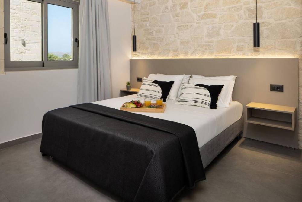 Kreta, Agios Onoufrios: Elegante Villa aus weißem Stein mit Meerblick zu verkaufen