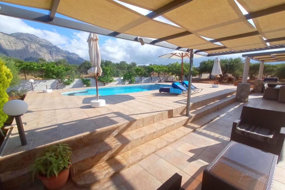 Kreta, Kavousi: Tolle Villa mit Pool, Meerblick und Olivenhain zu verkaufen