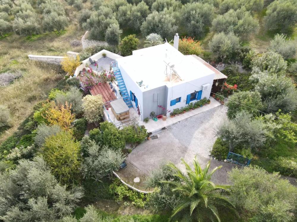 Kreta, Choumeri: Freistehendes Haus mit großem Garten zum Verkauf