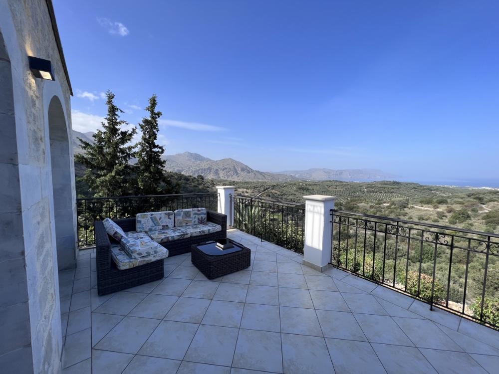 Kreta, Kournas: Luxusvilla mit Meerblick und 2 unabhängigen Apartments zu verkaufen
