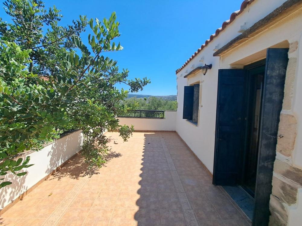 Kréta, Douliana: Felújított kőház medencével és kerttel eladó