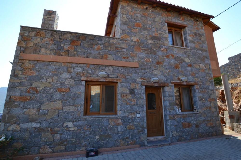 Kreta, Elounda: Atemberaubendes Steinhaus mit toller Aussicht zu verkaufen