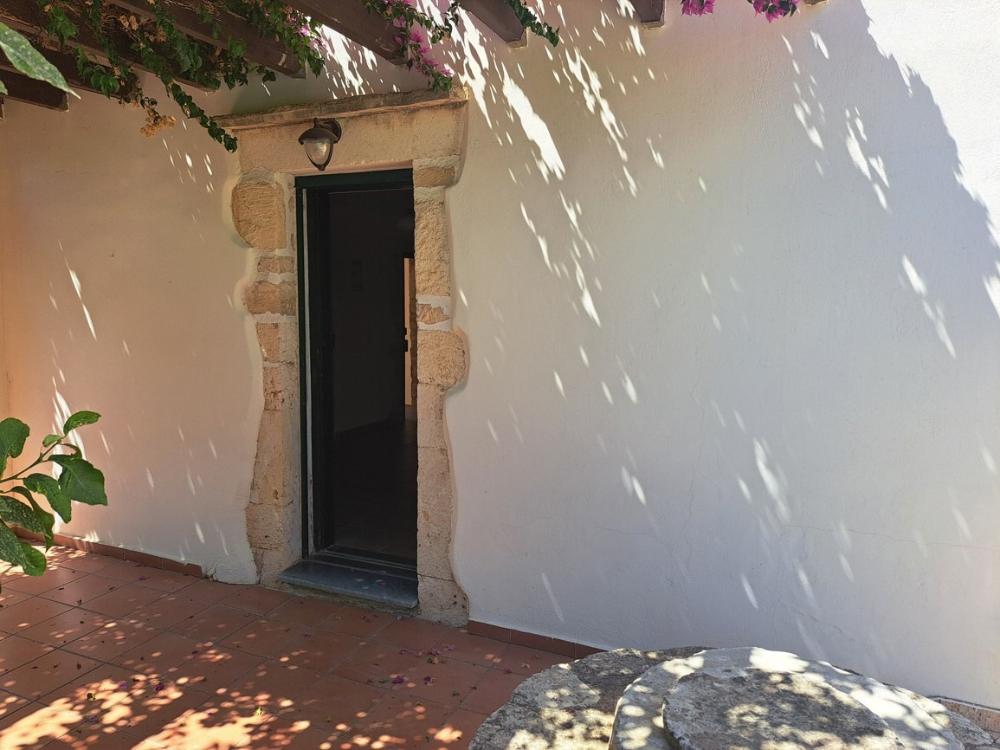 Kréta, Douliana: Felújított kőház medencével és kerttel eladó