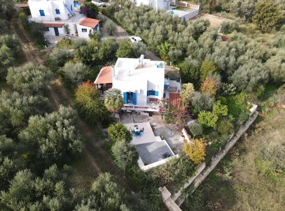 Kreta, Choumeri: Freistehendes Haus mit großem Garten zum Verkauf