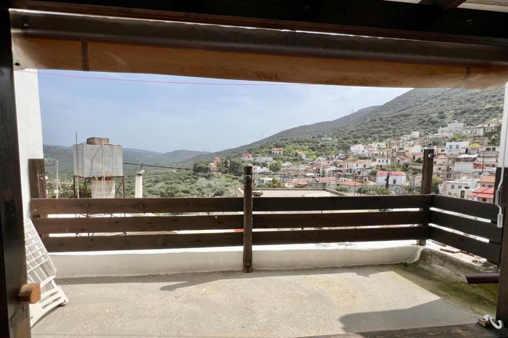 Kreta, Choumeriakos: Charmantes Dorfhaus mit Bergblick zu verkaufen