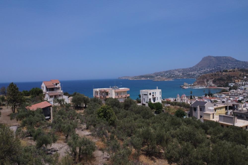 Kréta, Kalyves: Tágas telek tengerre néző kilátással eladó