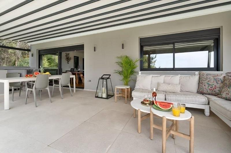 Kreta, Chania: Luxuriöse Villa mit Meerblick und Gästestudio in Agios Matthaios zu verkaufen