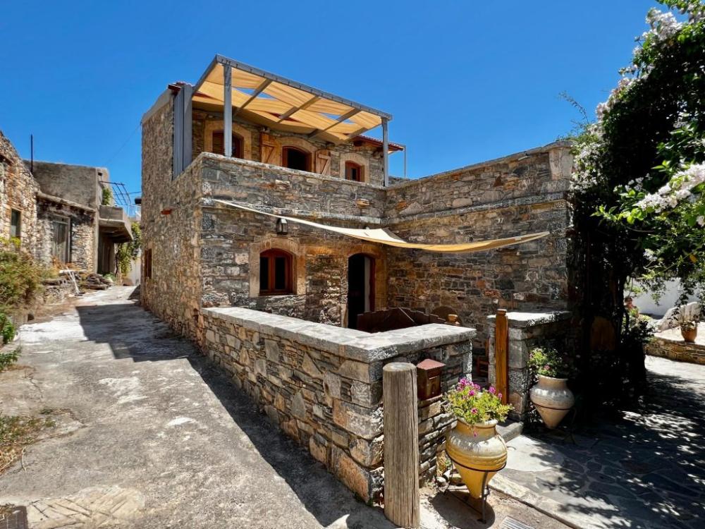 Kreta, Epano Elounda: Zwei wunderschöne nebeneinander liegende Steinhäuser im traditionellen Dorf