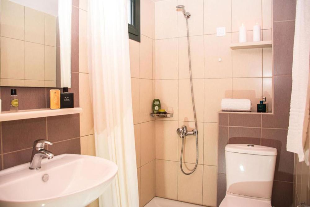Keta, Sisi: Apartmentkomplex im Dorfzentrum, in der Nähe eines Sandstrandes zu verkaufen