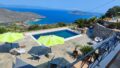 Villa mit Infinity-Pool und atemberaubendem Meerblick