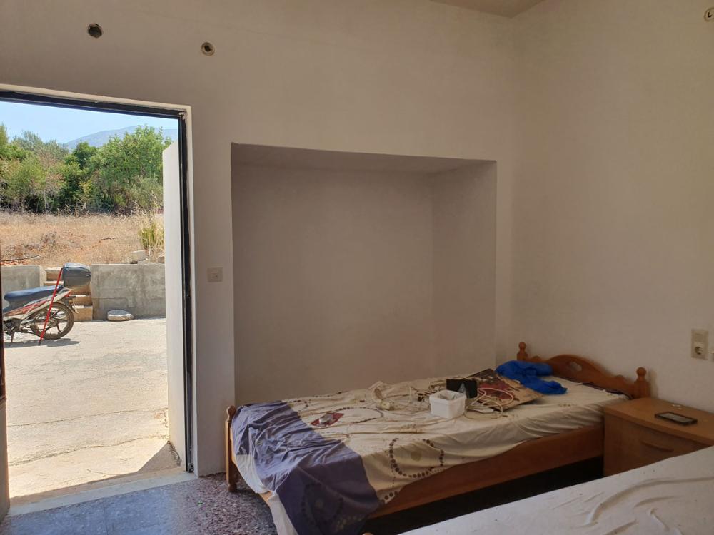 Kreta, Sisi: Gebäude mit 2 unabhängigen Wohnungen am Stadtrand zu verkaufen