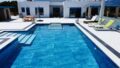 Schöne Villa mit Panoramablick auf das Meer, Infinity-Pool und luxuriöser Ausstattung zum Verkauf in Litsarda