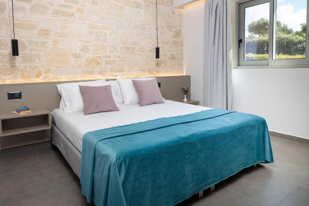 Kreta, Agios Onoufrios: Elegante Villa aus weißem Stein mit Meerblick zu verkaufen