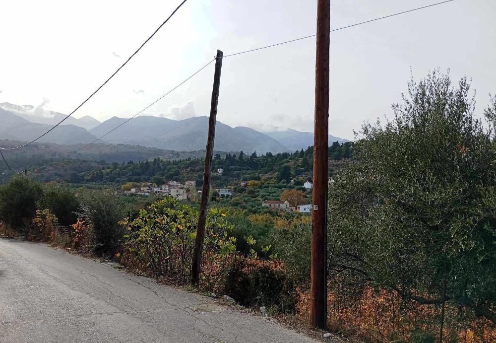 Kreta, Pemonia: Grundstück innerhalb der Siedlung zu verkaufen