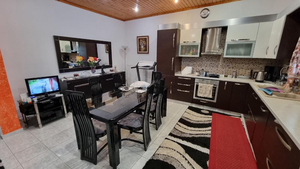 Kreta, Myrtia: Haus mit 2 Wohnungen zu verkaufen