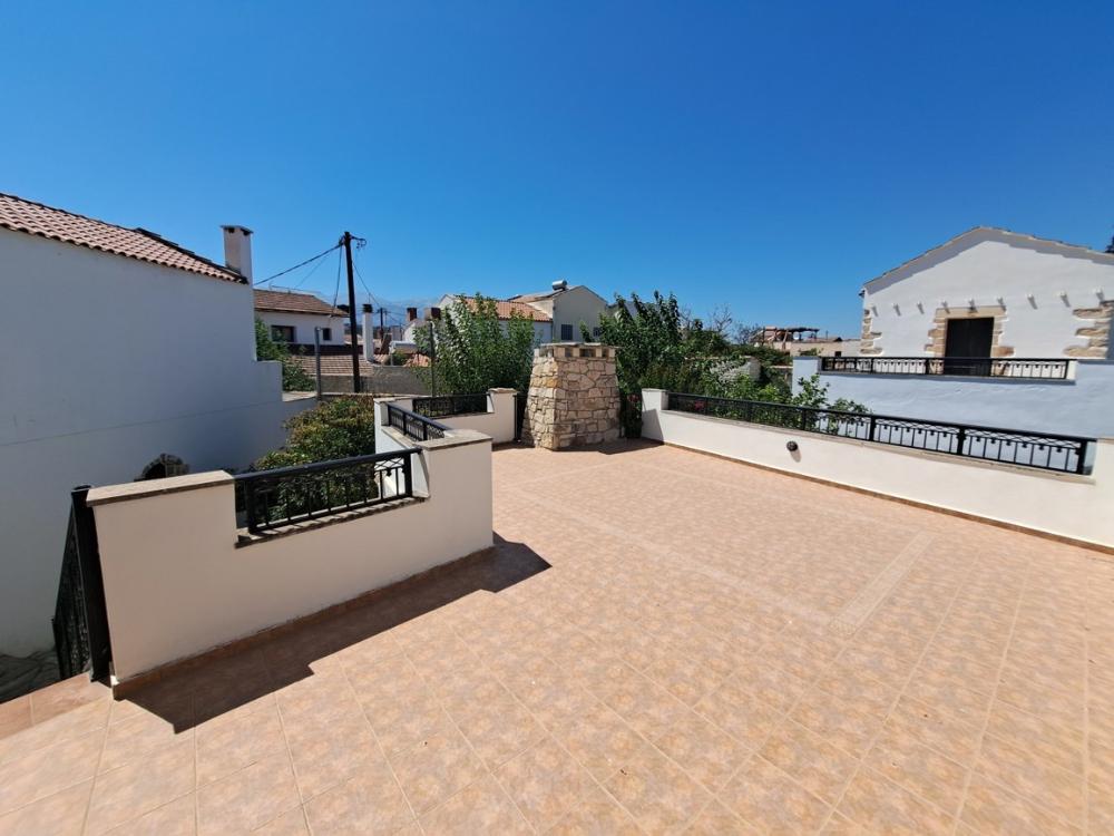 Kréta, Douliana: Felújított kőház medencével és kerttel eladó