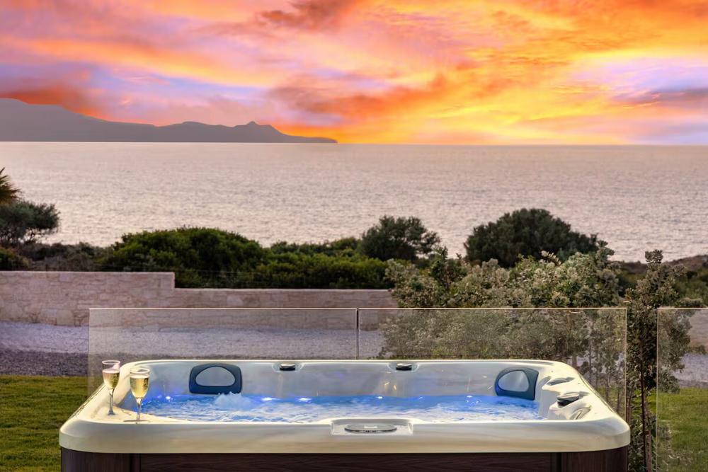 Kreta, Agios Onoufrios: Elegante Villa aus weißem Stein mit Meerblick zu verkaufen